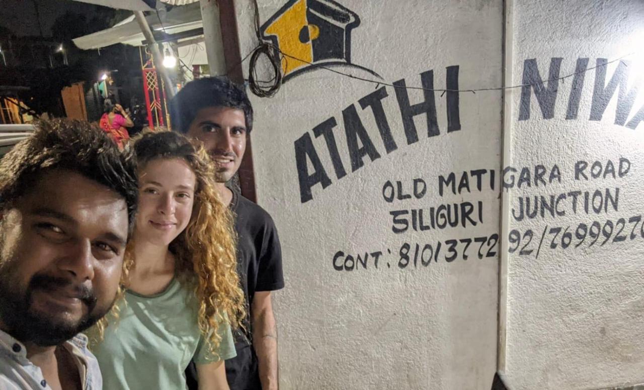 Atathi Niwas Guest House For Backpackers And Travellers Силигури Екстериор снимка