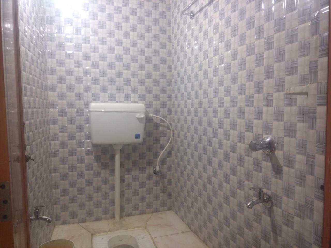 Atathi Niwas Guest House For Backpackers And Travellers Силигури Екстериор снимка
